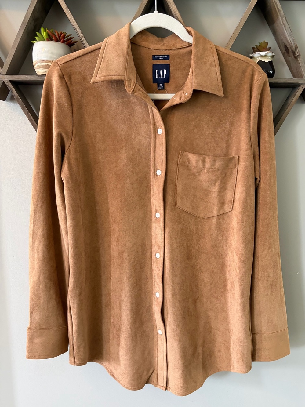 Gap Faux-Suede Shirt in Camel Hair Brown. Size XS. NWT